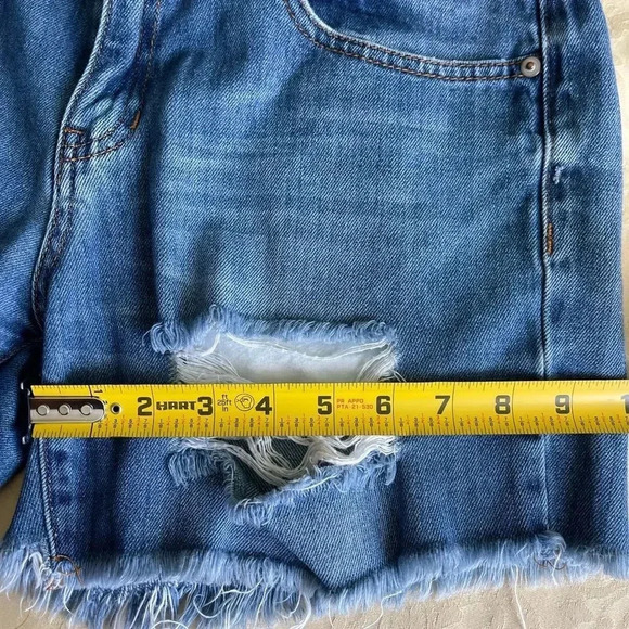 Ashley Mason High-Waisted Raw Hem Denim Shorts Medium Wash Sz 27 - Picture 10 of 10
